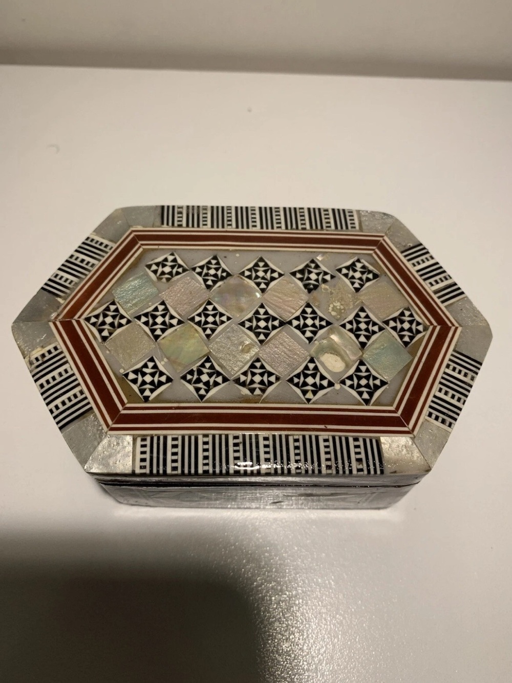 Inlaid Mother of Pearl Hexagonal Trinket Box - Black & Cream Pattern